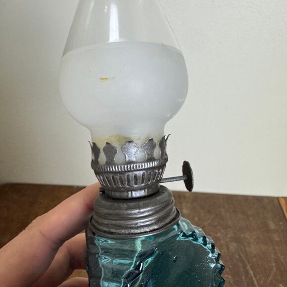 Vintage Hong Kong Metal Blue Glass Frosted‎ Hurricane Shade 10 inch Oil Lamp - Picture 5 of 11